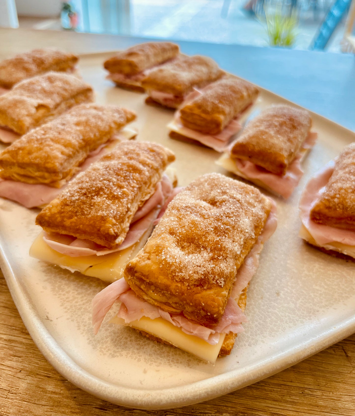 Hojaldres de jamón dulce y queso